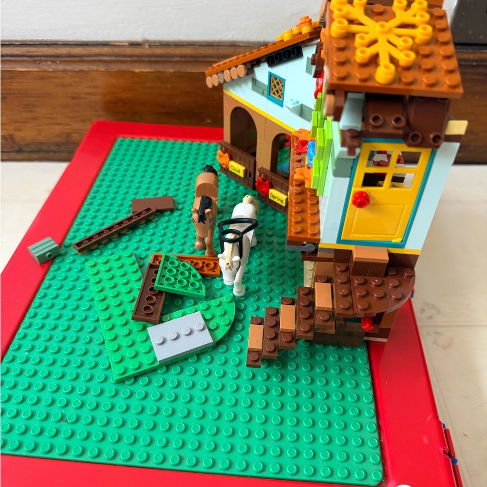 LEGO Friends Autumn’s Horse Stable 41745 Building Toy 90% complete - Picture 4 of 8